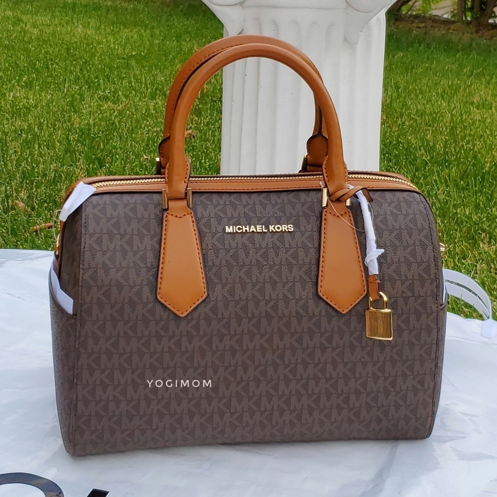 MICHAEL KORS DUGGLE BAG MK SIGNATURE VANILLA BLACK - Picture 4 of 8